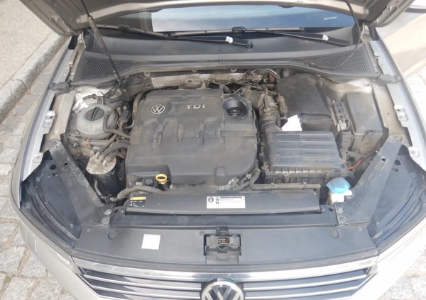 Volkswagen Passat cena 56900 przebieg: 181914, rok produkcji 2015 z Pasłęk małe 137